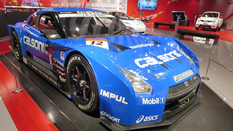 制造商使用 Simcenter STAR-CCM+ 设计独特的低阻力汽车并赢得 2014 年 Super GT 系列赛