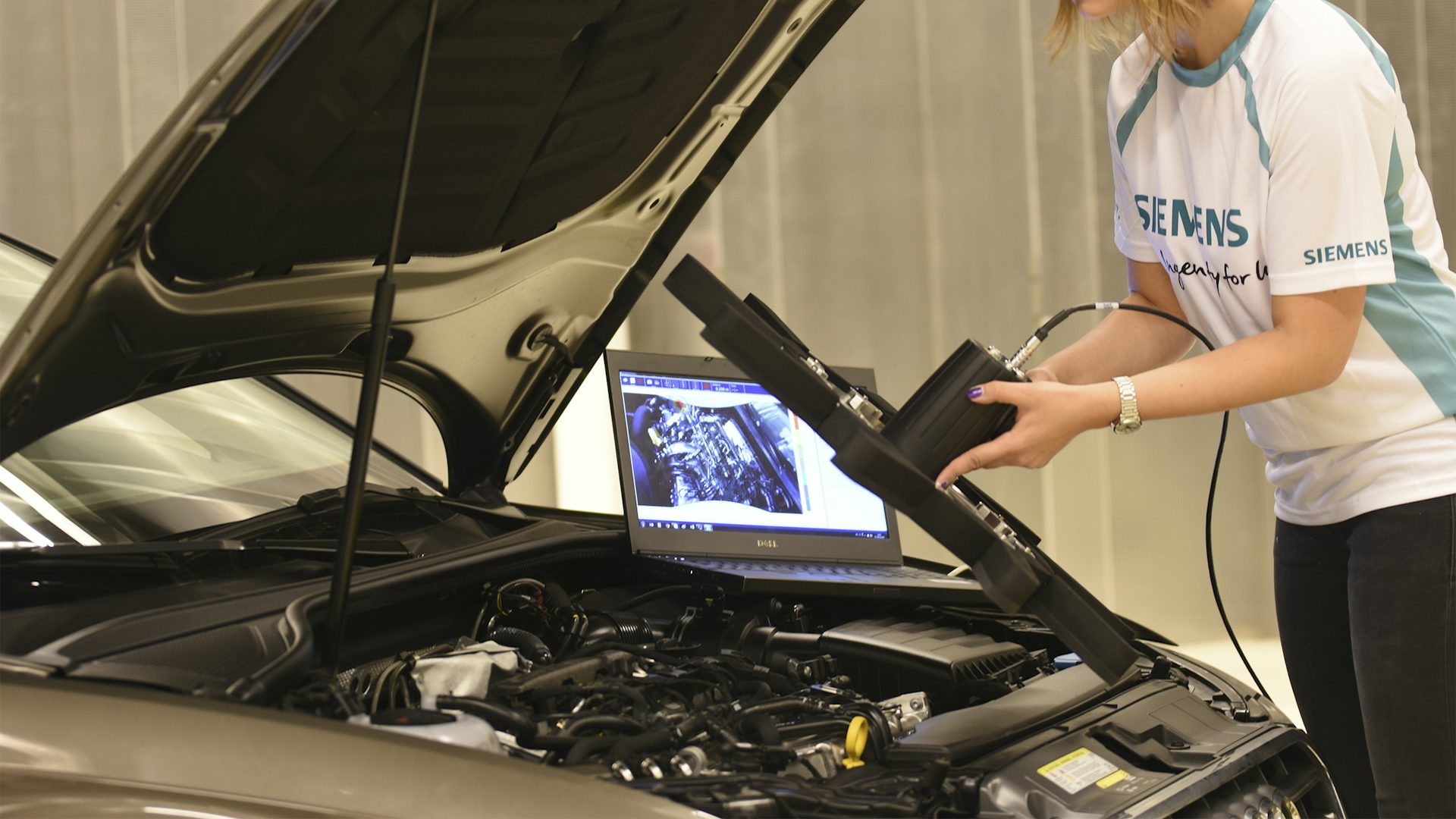 Engineer performing sound source localization with Simcenter Sound Camera.