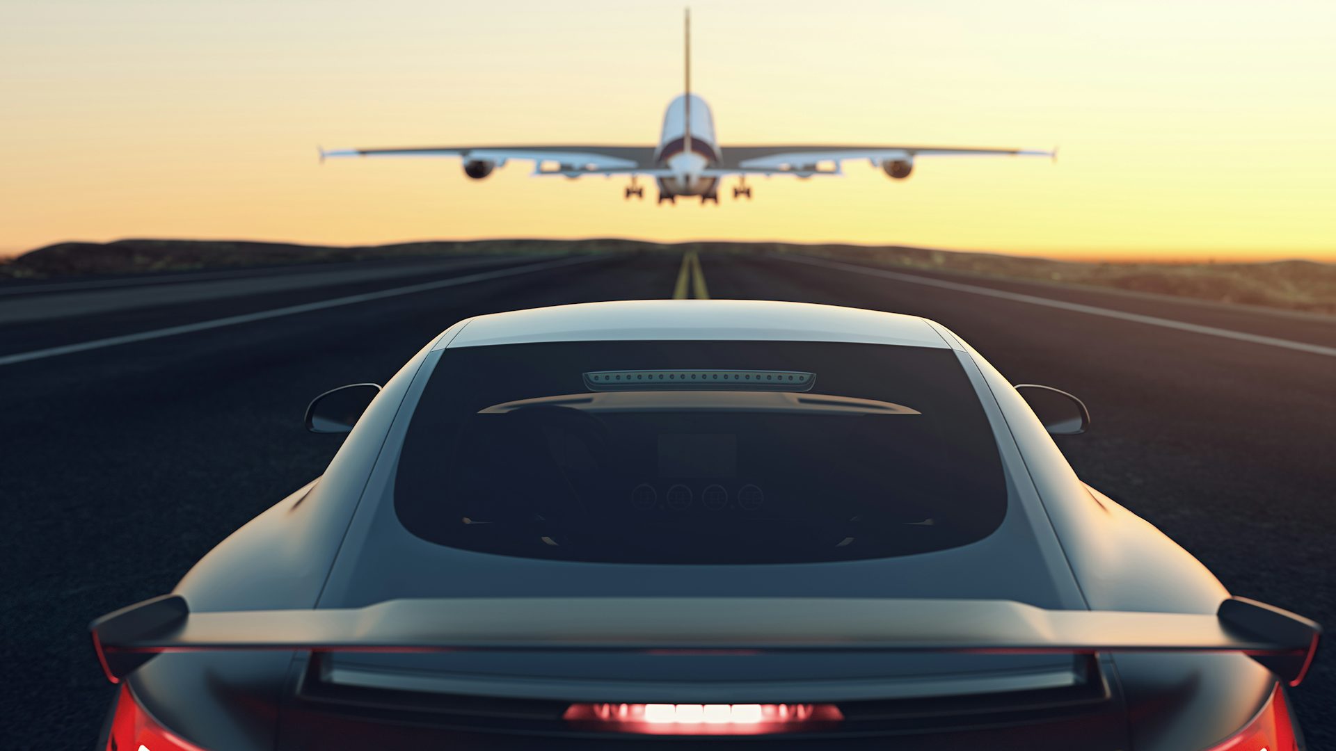 Ein Auto fährt auf einer geraden Strecke, während ein Flugzeug in kurzem Abstand davor abhebt.