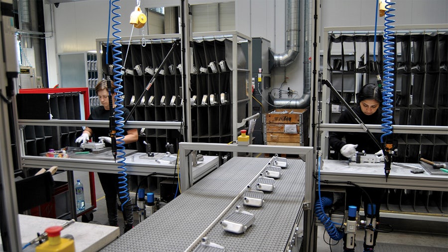 Leading automotive parts manufacturer redesigns assembly facility using Tecnomatix plant simulation software