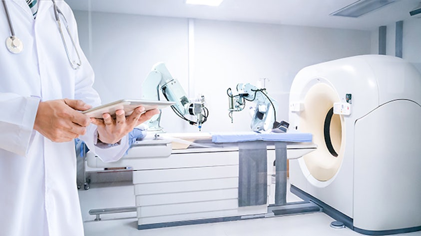 MRI装置で動作する医療技術製造実行システムの画像。