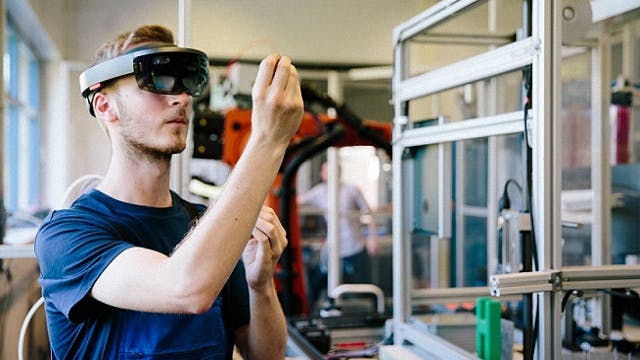 Mit Augmented Reality Mehrwerte im Service und Training erzielen.