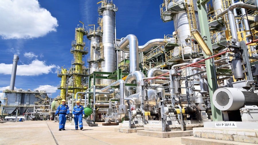 L'interno dell'impianto come sfondo industriale