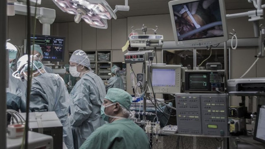 Surgeons working in the surgery room