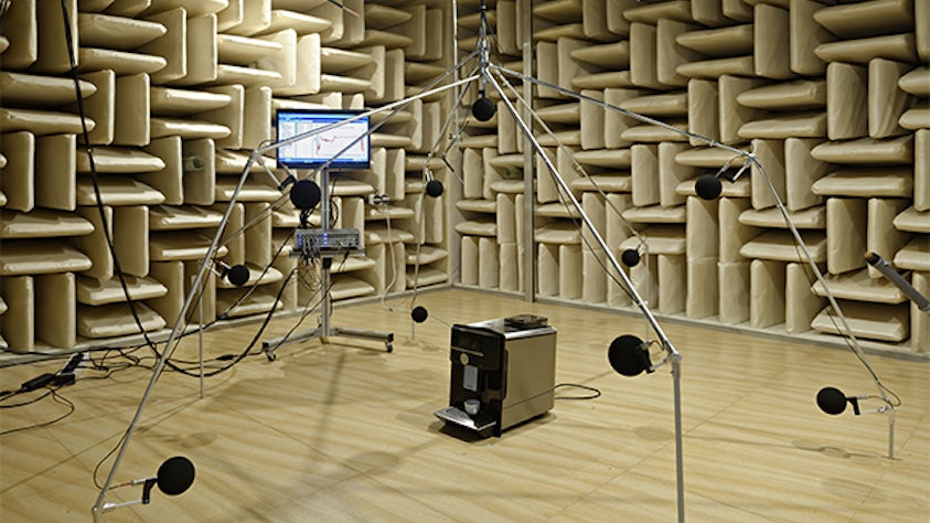 La chambre semi-anéchoïque entièrement équipée permet une conception sonore plus détaillée.