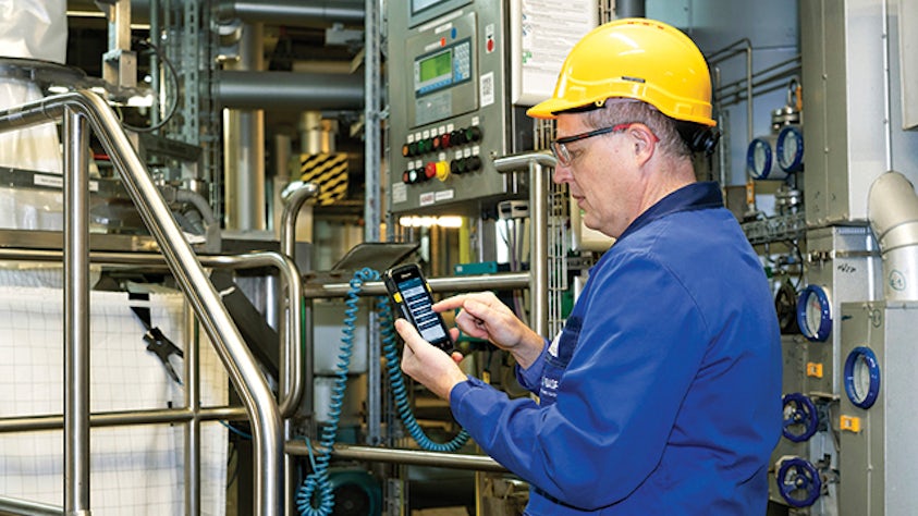 Alla fine della linea, il prodotto viene versato in grandi sacchi per essere spedito ad altri siti produttivi per un'ulteriore lavorazione. Tale processo è agevolato dalla compilazione di liste di controllo che utilizzano scanner portatili come dispositivi di input.