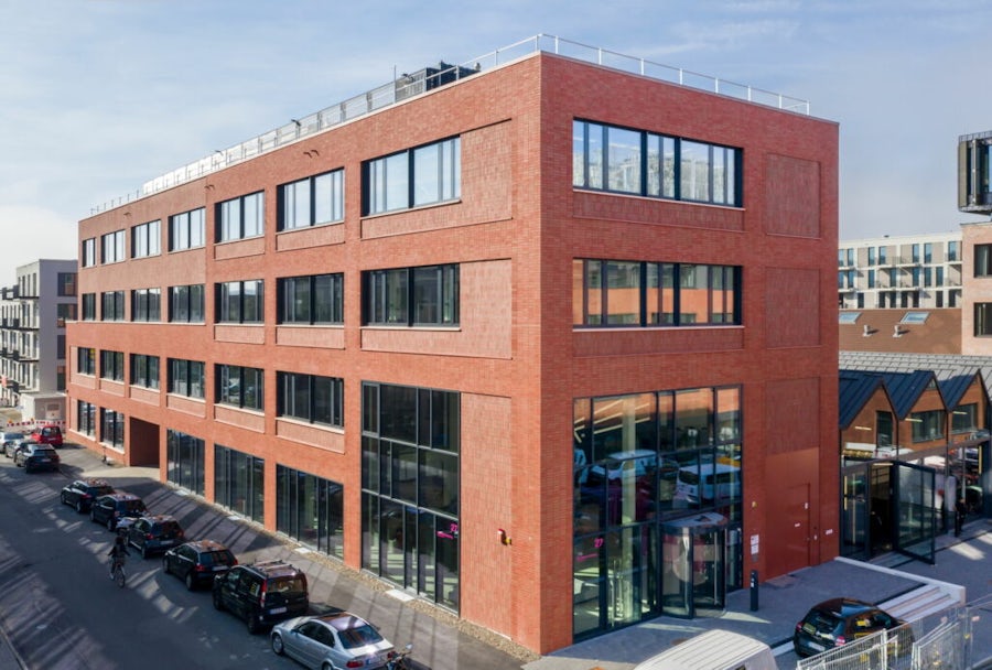 Life Science Factory in Göttingen offers 3,300 m² of state-of-the-art labs, offices, and prototyping space, giving life science start-ups the flexibility to bring their ideas to life.