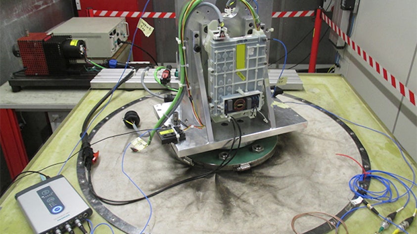 Testing the demolition hammer