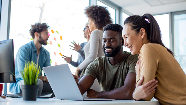 多様なエンジニア・グループが、シーメンス・スタートアップ・プログラムの一環として協力しています。