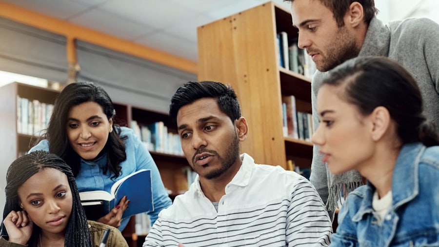 Students looking at Simcenter 3D Student Edition software