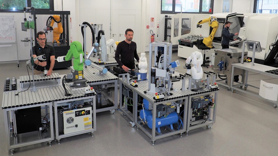 TU Graz uses Siemens solutions to teach digitalized product creation with production in a smart learning factory