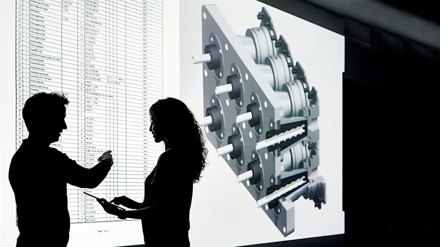 Delivering product development knowledge automatically to the customer