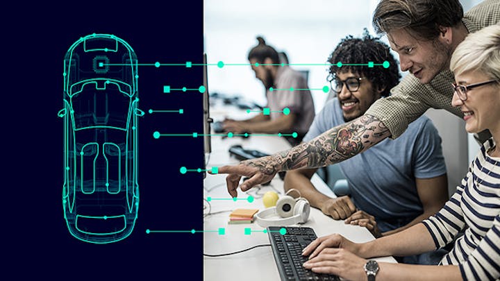 屏幕右侧显示了三名微笑着指向电脑屏幕并正在处理项目的人。屏幕左侧图片显示了他们正在审查的汽车数字孪生。