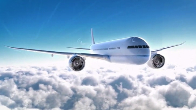 Letadlo letící nad mračny