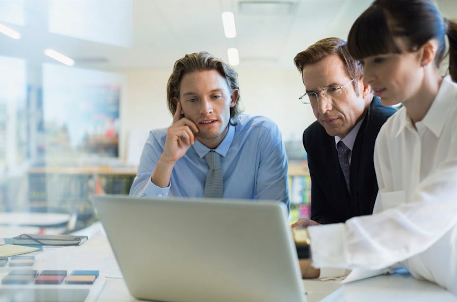 Digitalization and automation empower pharma companies to harness IIoT data through the Digital Enterprise. With the Digital Twin, they achieve efficiency, sustainability, and continuous optimization.