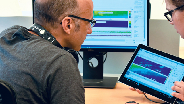Ingegneri che utilizzano il software Simcenter Testlab.