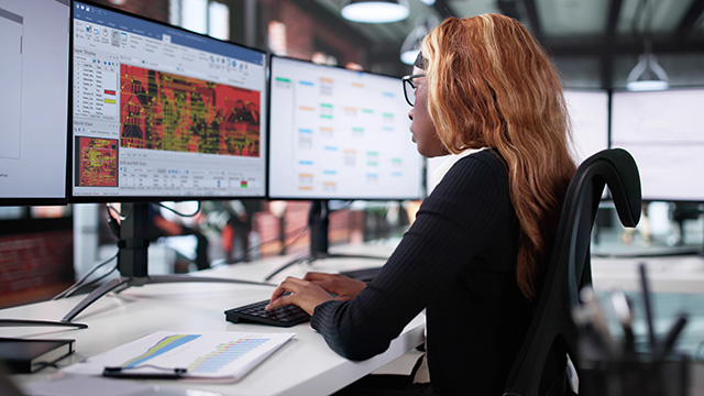 An engineer using the CAMvu viewer to see CAM350 files.