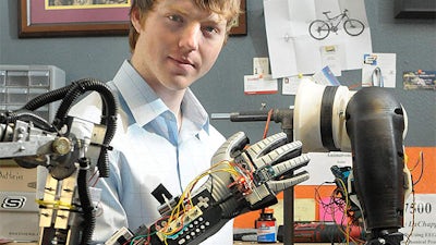 NX 帮助革新个性化手臂假肢的远程开发
