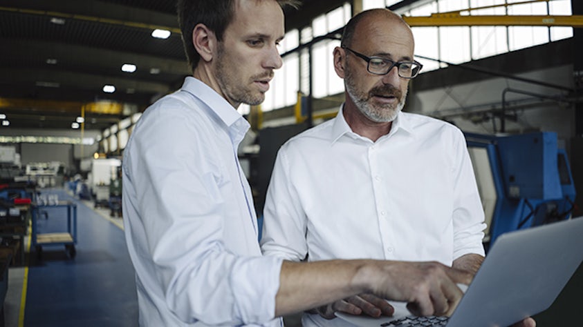 Employés chargés de l'évaluation de la qualité travaillant à la gestion des audits.