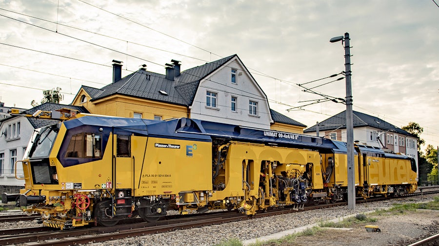 Leading manufacturer uses digital twin created in Solid Edge to produce innovative rail construction infrastructure and maintenance equipment