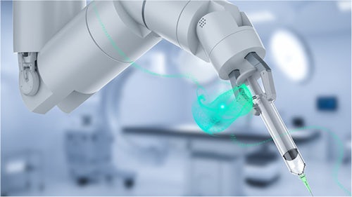 Medizinisches Robotergerät im Operationssaal eines Krankenhauses hält eine Nadel 