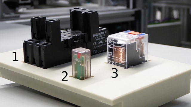 The smart factory assembles several varieties of electromagnetic relays in one-off quantities as demanded to fulfill orders in a cloud-based ERP system. Both components and finished products are transported through the line using intelligent shuttles equipped with RFID chips. Photo: M. Wittmer