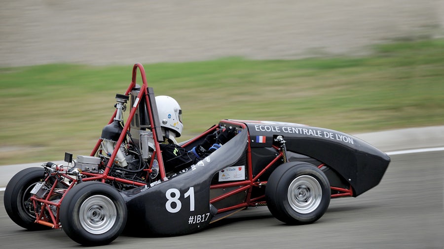 Engineering school uses Simcenter Amesim to gain five horsepower in racecar engine