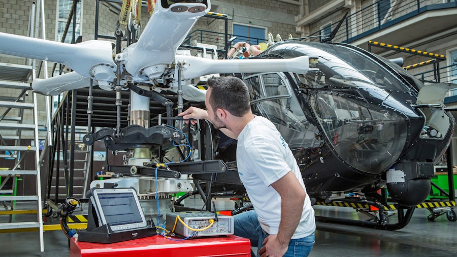 An engineer performs ground vibration testing on an aircraft with Simcenter software and hardware solutions.