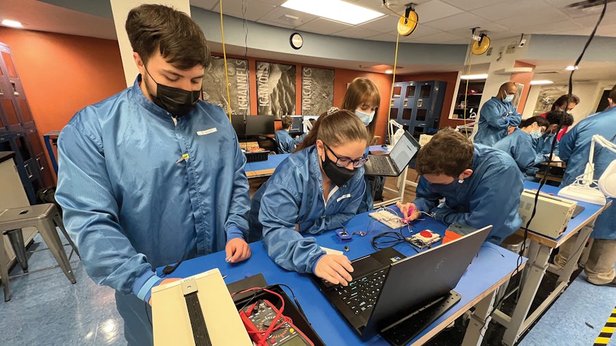 Building STEM students’ skills with industry-level software