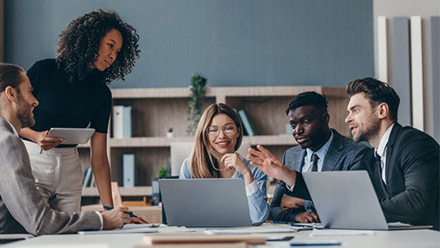 Erleben Sie innovatives Generative Engineering: Cloud-basierte Teamarbeit, KI-gestützte Architekturerstellung, automatische Simulationsanalyse und Optimierung.