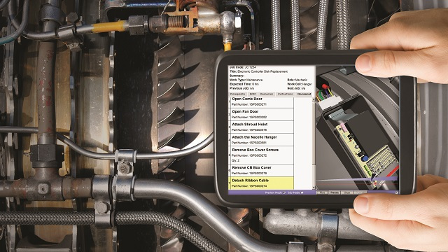 Ingegnere che utilizza RapidAuthor per Teamcenter.