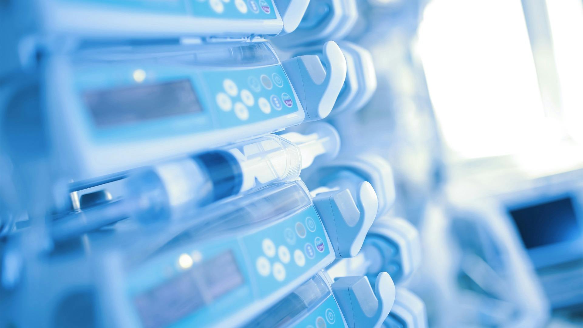 Medizinisches Gerät – elektronisches Medikamenten-Perfusionssystem im Krankenhauszimmer
