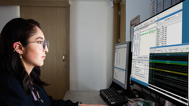 An engineer uses Questa Verify Property on her desktop.