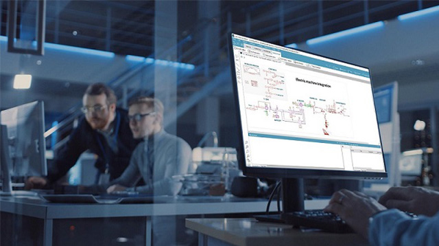 Two coworkers easily run multiple variant analyses on a computer with the fast and easy-to-use Simcenter.