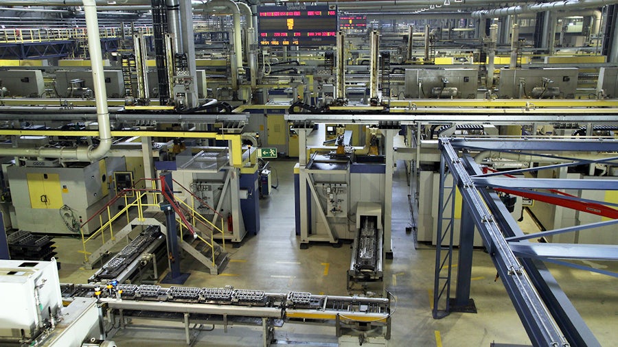 Reducing lifecycle energy consumption of car engines with Plant Simulation