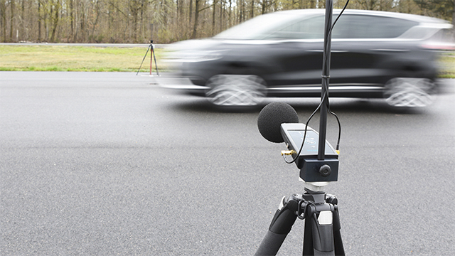 Esecuzione di un test del rumore in transito.