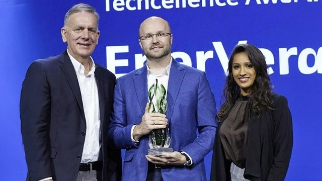 Standing with Tony Hemmelgarn, Siemens Digital Industries Software president and CEO, EnerVenue representatives hold their Techcellence Digital Transformation Award presented at Realize LIVE Americas.