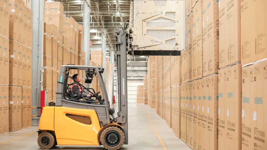 Managing growth and anticipating market trends by optimizing logistics and supply chains