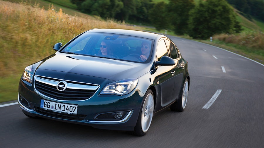 End-to-end simulation and virtual commissioning facilitate cost-effective and convenient implementation of complex and efficient automobile production facilities