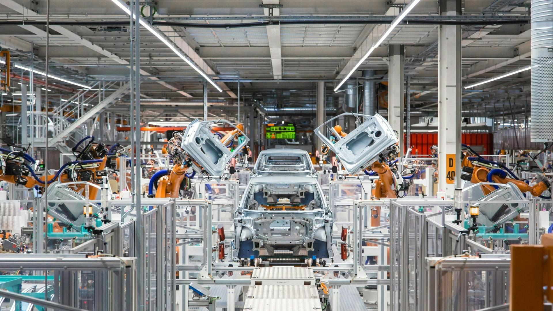 Évolution rapide de l'usine pour l'industrie automobile : bénéficiez d'une meilleure visibilité sur vos processus de production en modernisant vos équipements existants grâce à des technologies intelligentes