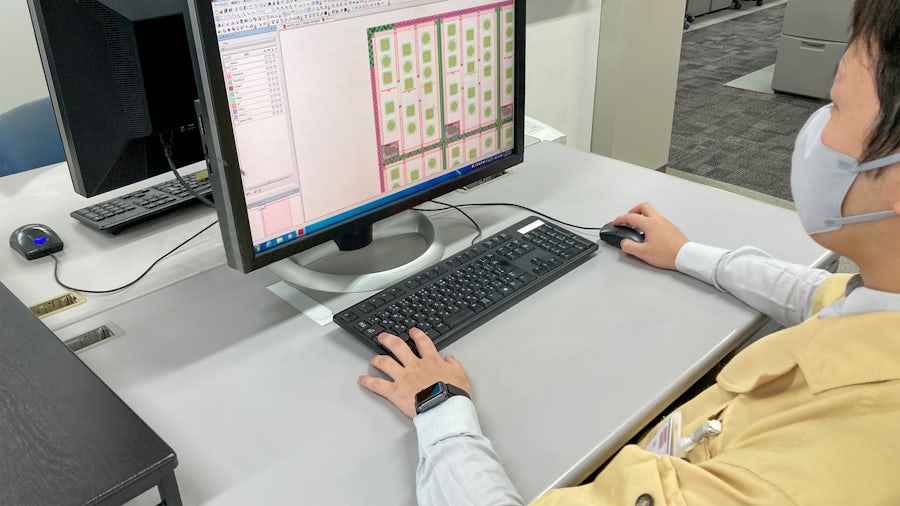 ON resistance is reduced by more than 61% (Pch) 39% (Nch)