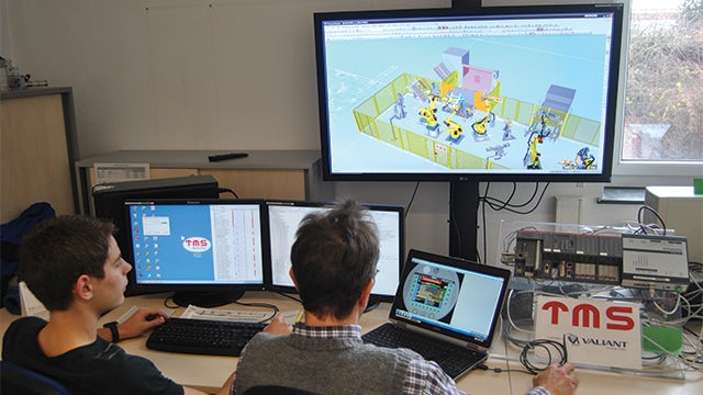 To deliver a smooth start-up of the production facility, TMS engineers perform virtual commissioning. For this purpose, they connect the simulation model to the real control system. Early verification and optimization of the programming significantly enhances software quality and cuts the time spent on site during the final commissioning phases by up to 75 percent.